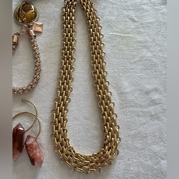 Fashion Jewelry Gold Tone Jewelry Lot Necklaces Bracelets Earrings Brooches Set - Picture 5 of 13